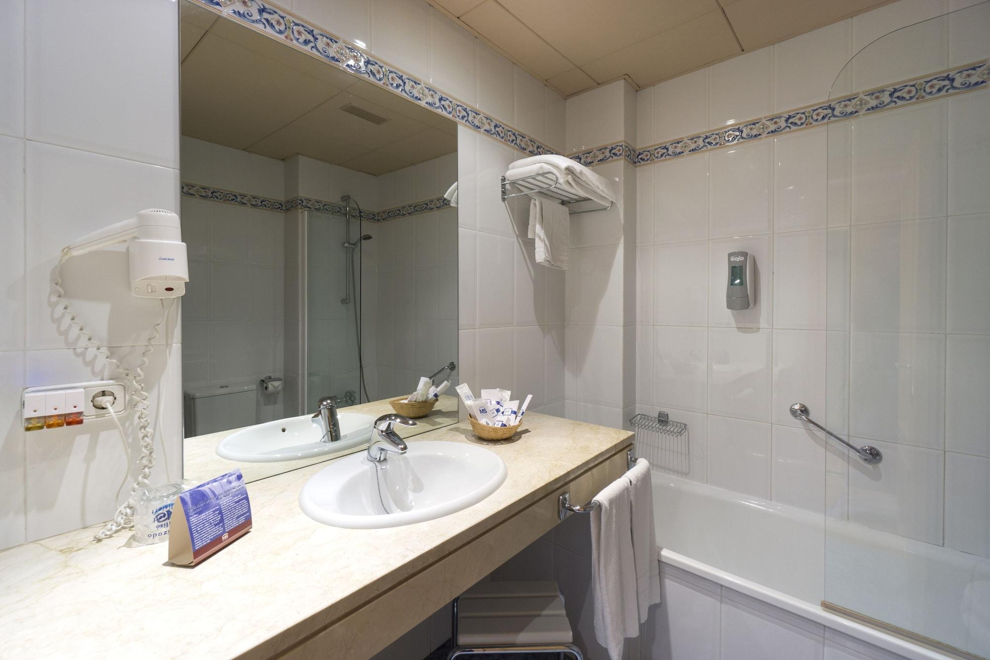 Hotel Fuente Las Piedras Кабра Экстерьер фото