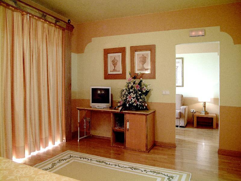 Hotel Fuente Las Piedras Кабра Экстерьер фото