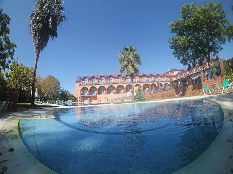 Hotel Fuente Las Piedras Кабра Экстерьер фото