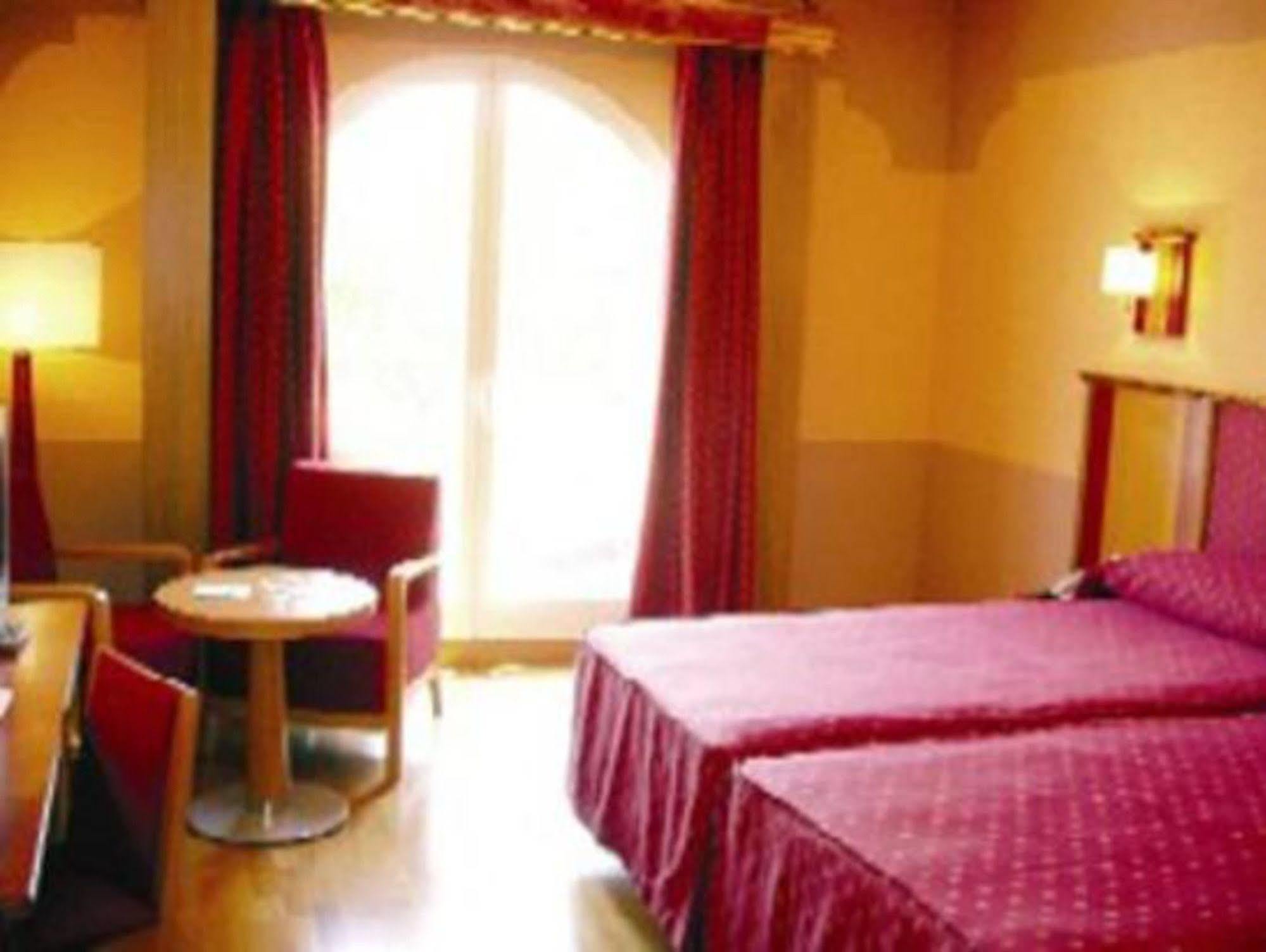Hotel Fuente Las Piedras Кабра Экстерьер фото